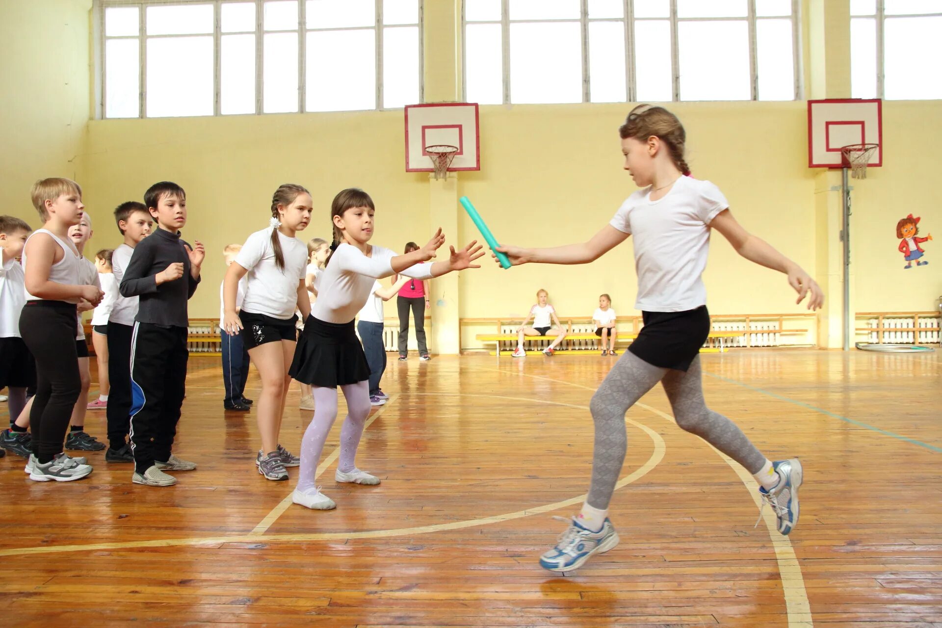 Спортивных конкурсы в школе. Школьные спортивные соревнования. Спортивные состязания в школе. Спортивные соревнования для детей в школе. Спорт соревнования в школе.