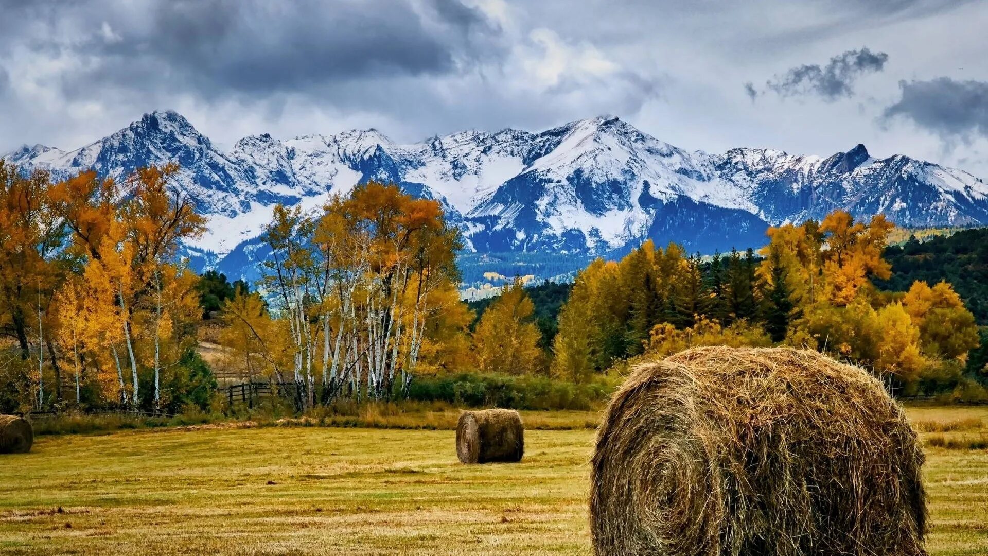 Natural fun. Стога сена Тоскана. Алтай осень поле стог сена. Горный Алтай стога. Осень в горах.