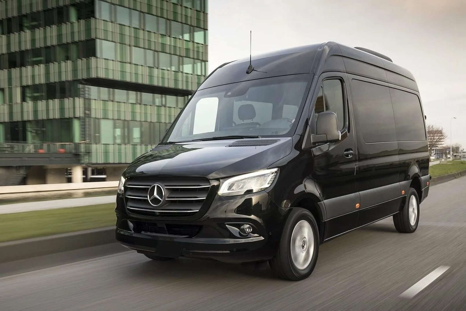 Mercedes sprinter фургон. Mercedes Benz Sprinter 2020. Мерседес Спринтер 2021. Mercedes-Benz Sprinter 319 CDI. Мерседес Бенц Спринтер 2021.