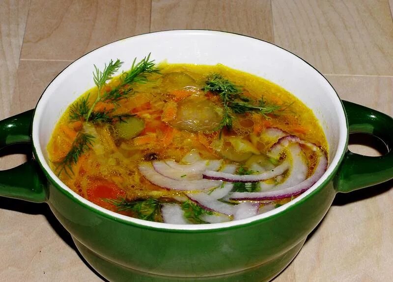 В щи добавляют помидор. Суп щи. Суп с болгарским перцем. Щи простой рецепт. Овощные щи.