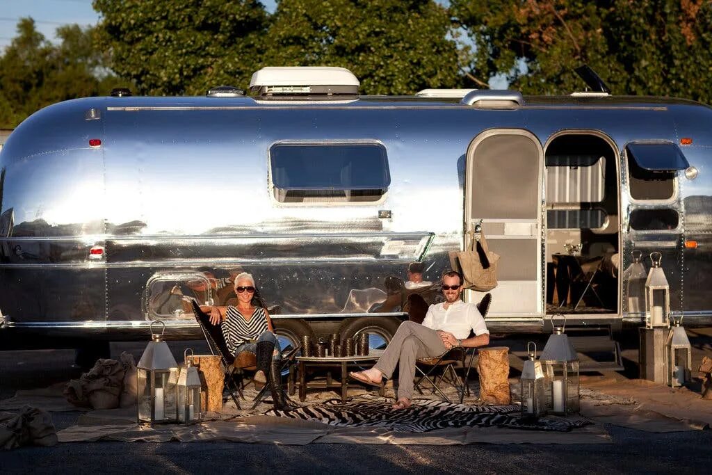 Хороший дом трейлер. Автодом Pan American Airstream. Airstream 1972 года. Airstream 345. Трейлер дом.