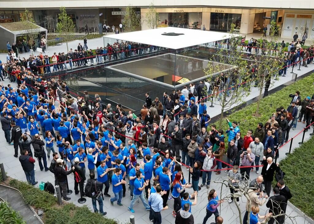 Apple turkey. Эпл стор в Турции. Apple Store Турция. Apple Zorlu Center. Магазин Apple в Турции.