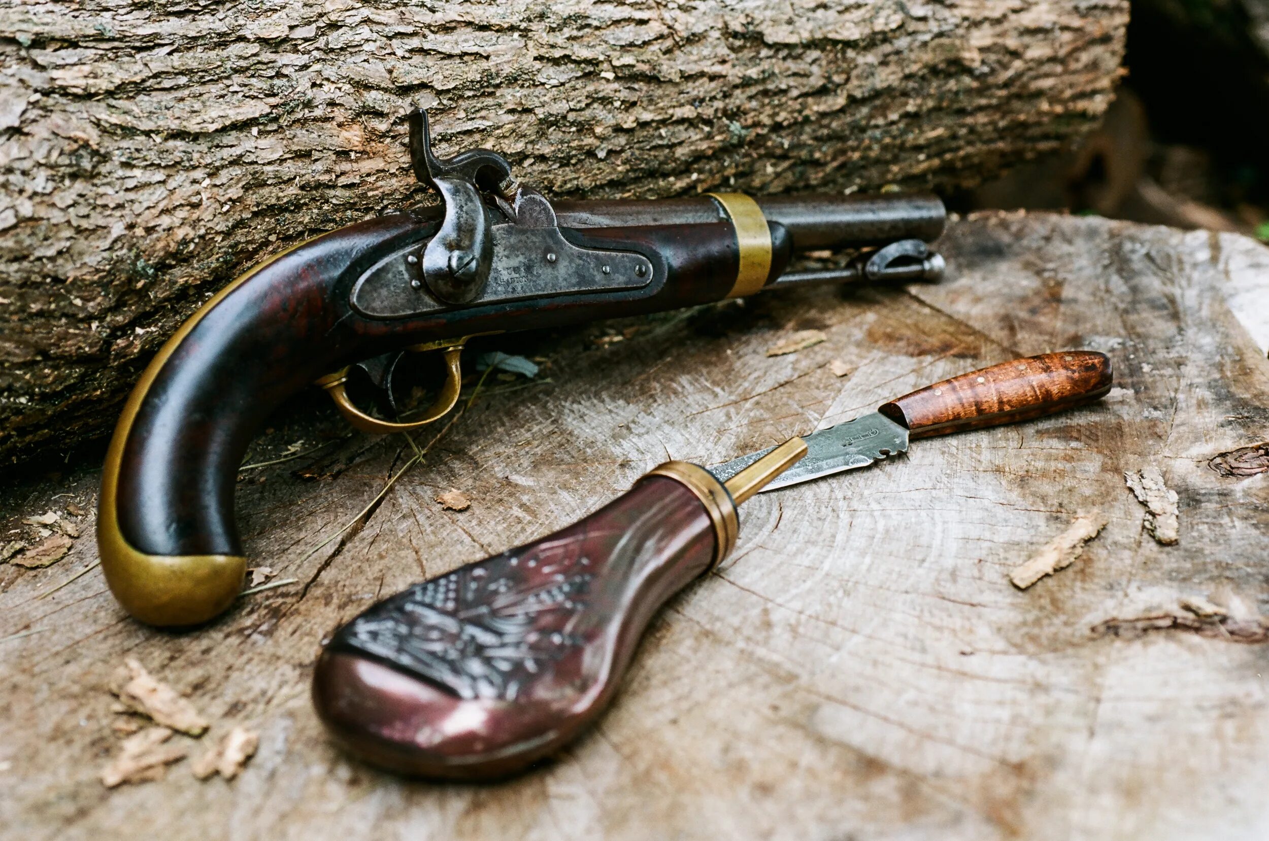 Оружие старины. Антикварное огнестрельное оружие 19 века. Старинные пистоли. Старинное антикварное оружие.
