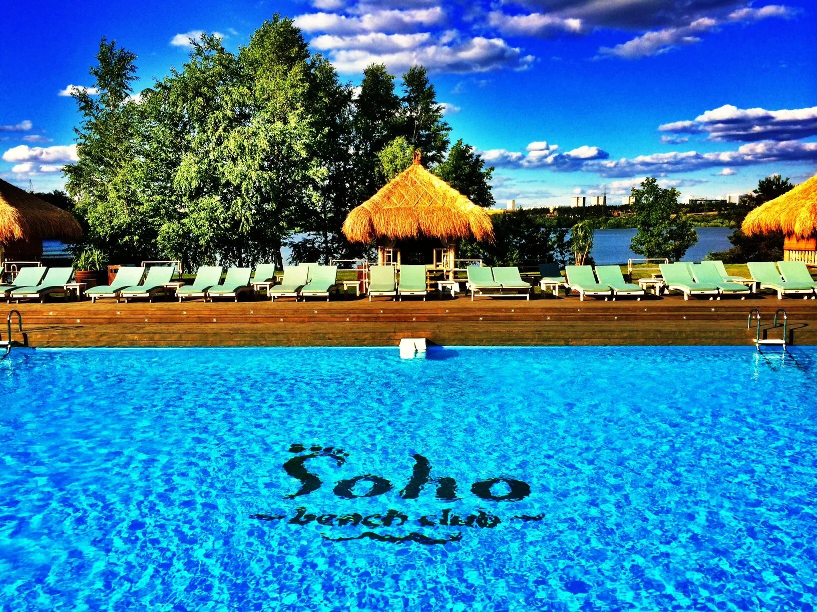сохо кантри клаб бассейн. сохо кантри клаб новорижское шоссе. сохо кантри клаб пляж москва. сохо кантри клаб веранда. сохо кантри клаб ресторан москва.