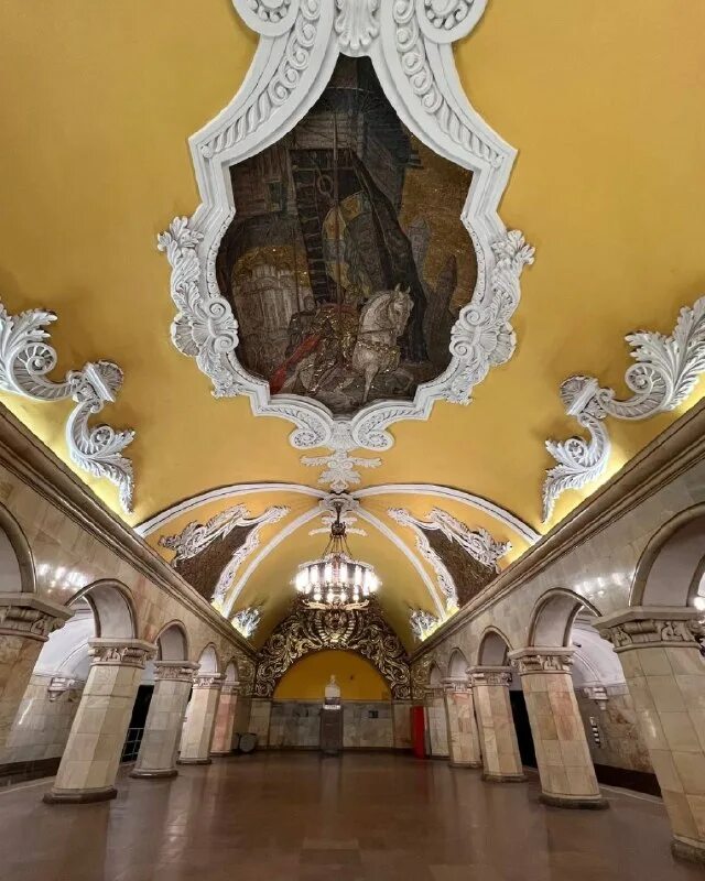 Храмы метро комсомольская. Комсомольская (станция метро, кольцевая линия). Храмы метро комсомольская. Метро москвы комсомольская кольцевая. Храмы метро комсомольская.