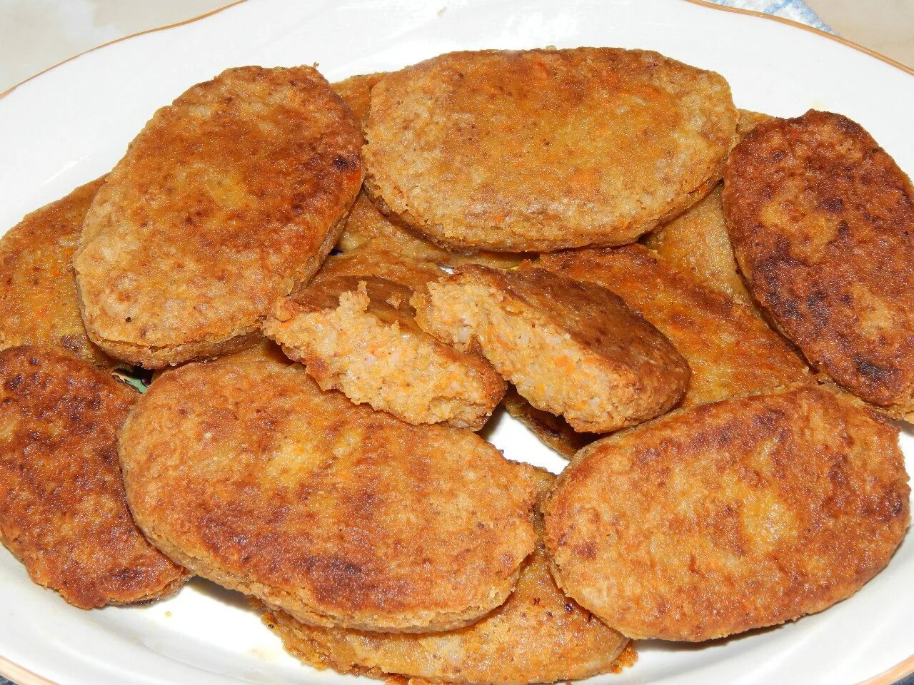 Котлеты из гречки и моркови. Котлеты из гречки. Гречневые котлеты постные. Как сделать котлеты из гречки.
