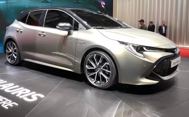 Toyota auris 2017 универсал. Тойота аурис 2018 цвет шоколад. Аурис 2018 года. Аурис 2018 года. Аурис 2018 года.