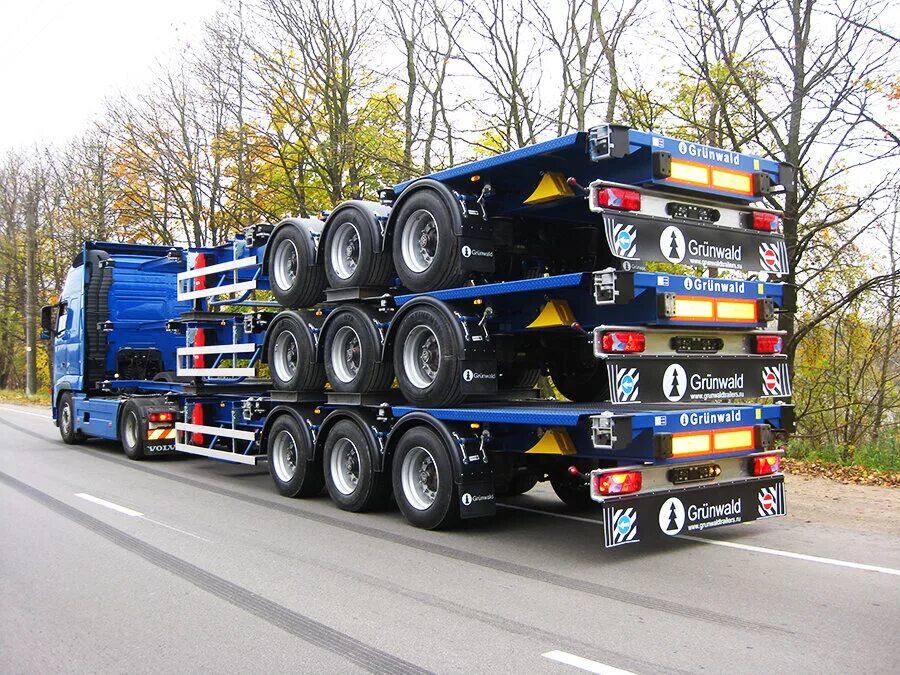 Прицеп категории о2. Низкорамный трал 30 тонн. Полуприцеп-контейнеровоз grunwald 20 ft. Полуприцеп шмитц 33 паллета. Погрузка полуприцепа в полуприцеп.