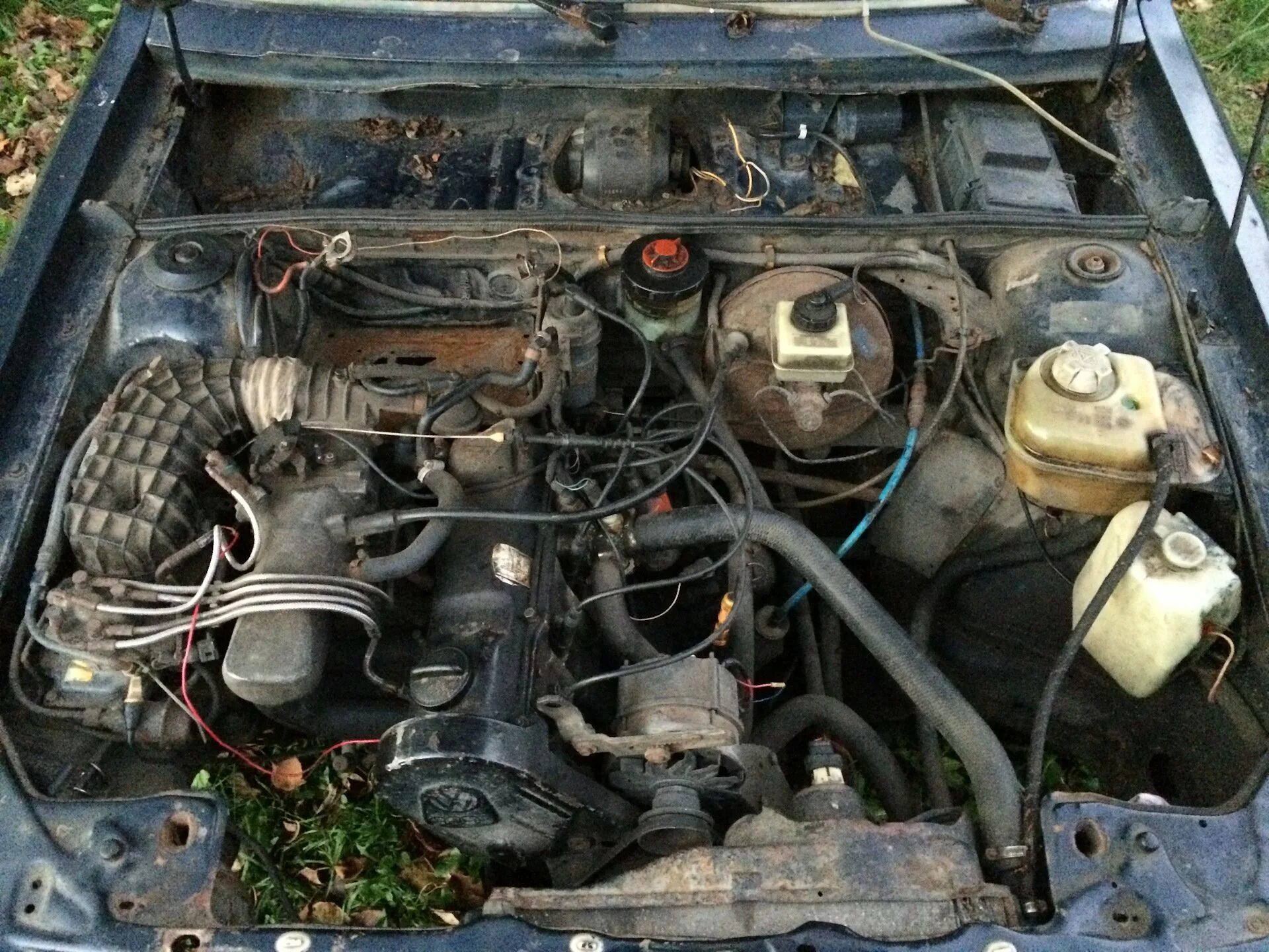 Audi 80 b4 2. Двигатель ауди 80 б2. Audi 80 под капотом. Двигатель ауди 80 б2. Ауди 80 двигатель 1.