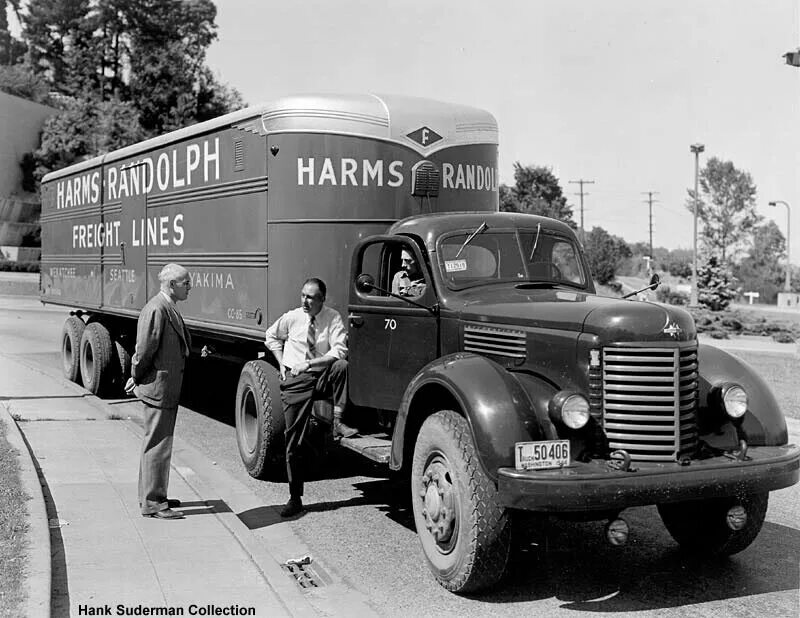 Румя 1 ые. Тягач Интернешнл 1950-е. Американские Грузовики 1935. Американский седельный тягач 30-х. Dodge Truck 1935.