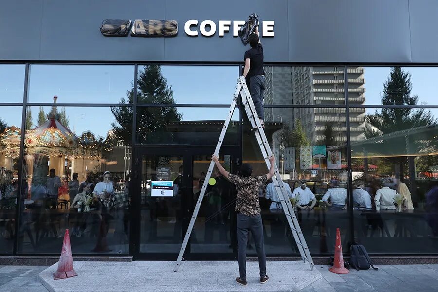 Star coffee новый арбат. Старбакс на новом Арбате. Московский Арбат. Фото нового Арбата. Stars Coffee новый Арбат.