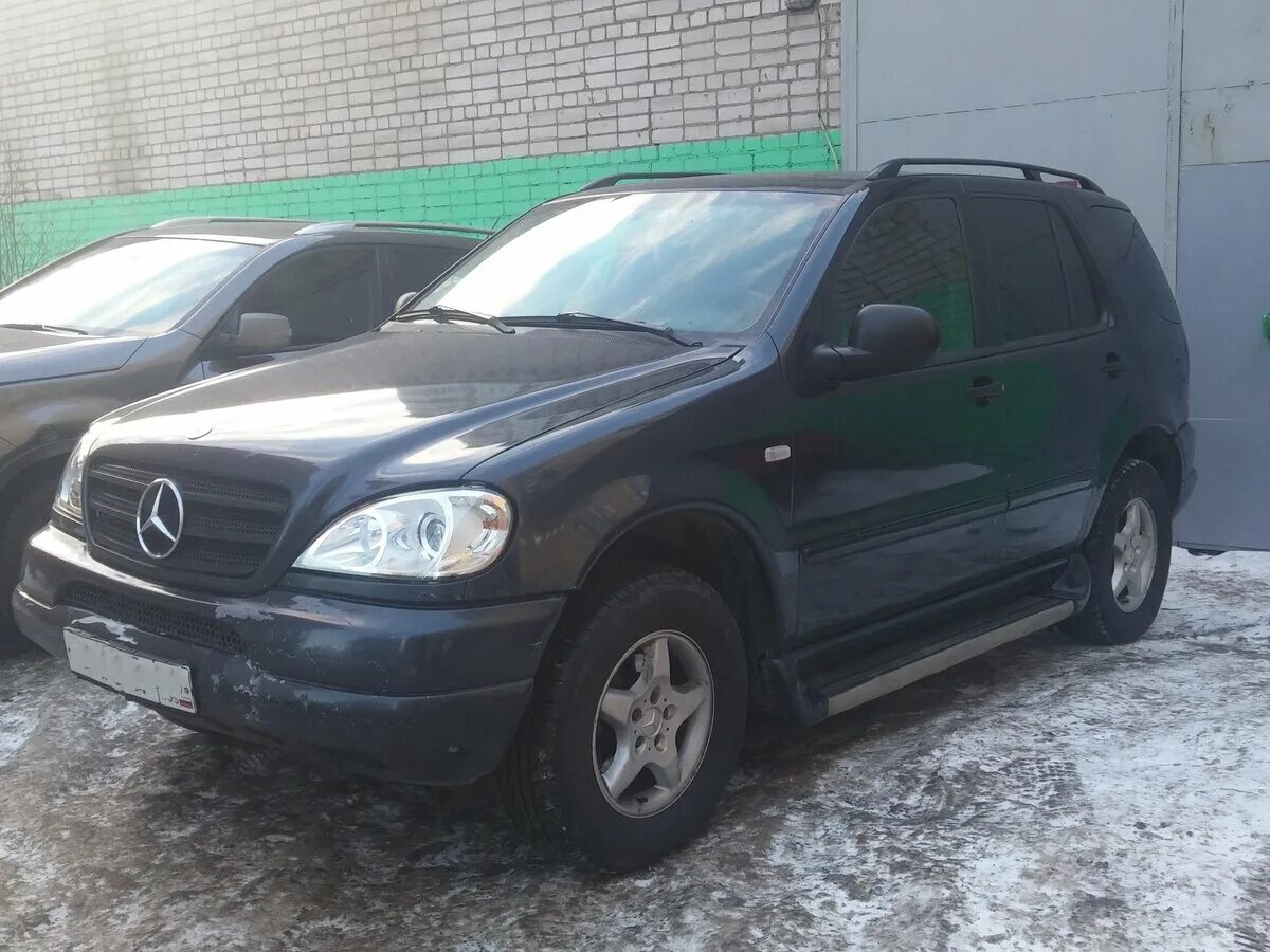 Купить мерседес мл на авито. Мерседес ml 320 3.2 2002. Mercedes ml 163 ml дорест. Мерседес мл 320 3л. Автомобиль Mercedes Benz ml 320 1999.