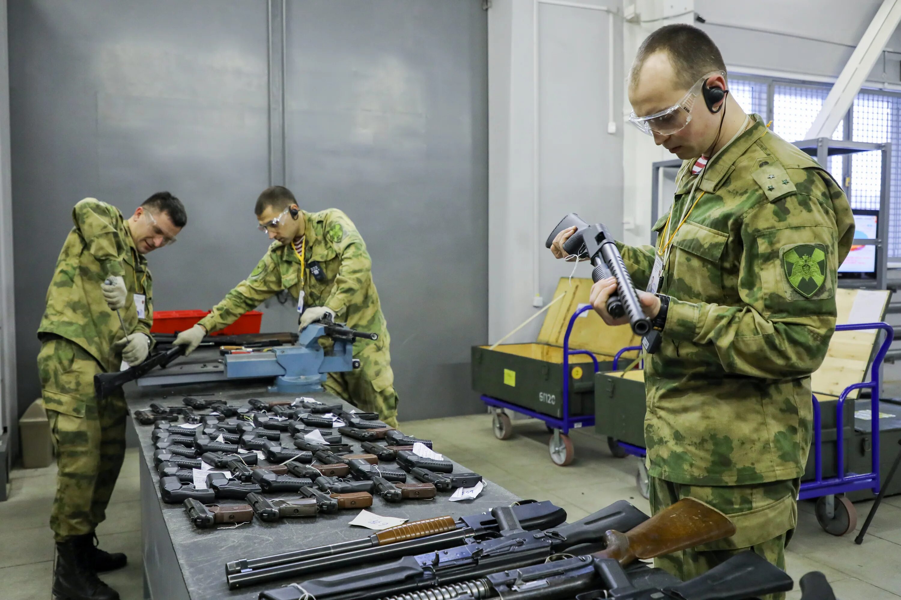 Военно техническая безопасность. Росгвардия оружие. Служба вооружения. Оружейный техник. Утилизация стрелкового оружия.