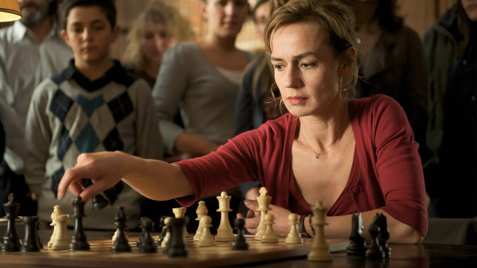 Шахматистка фильм 2009. Сериал про шахматы ход королевы. Фильм ход королевы. Сериал про шахматистку Нетфликс
