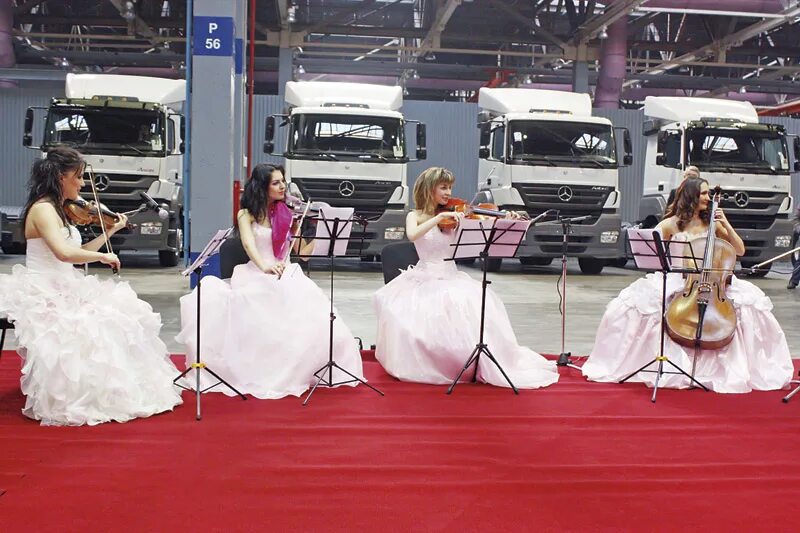 Five event. Five event. Нетворкинг встреча. Эвент купи. Technical production event.