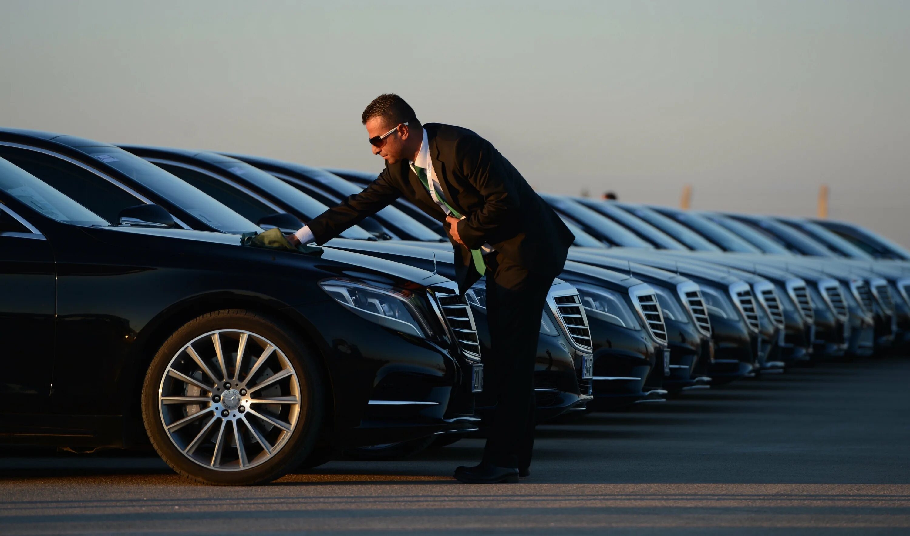 Мерседес с водителем. Аренда vip авто с водителем москва. Машина для личного водителя. Элитные авто. Машины чиновников.