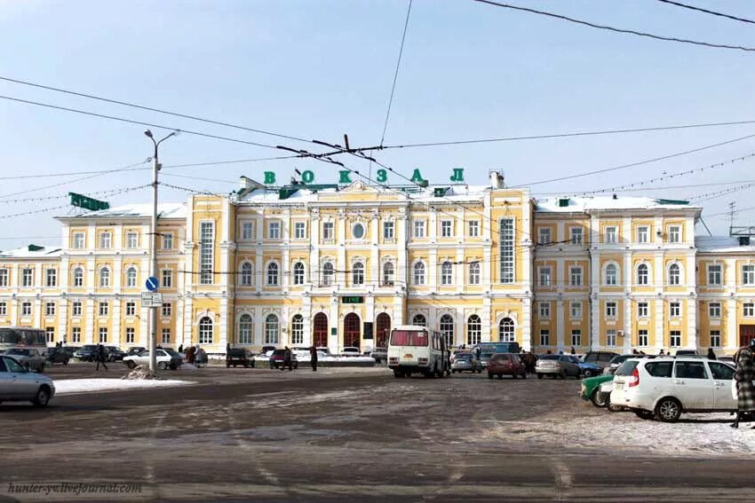 Жд вокзал оренбург газели. Вокзал оренбург 1900. Жд вокзал оренбург. Жд вокзал оренбург привокзальная площадь. Железнодорожный вокзал оренбург.