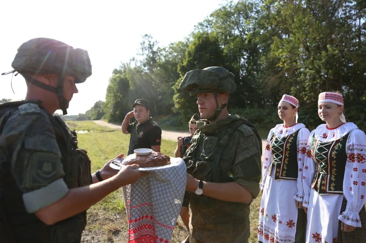 Белоруссия провела операцию. Запад 2021 военные учения Беларусь эшелон. Запад 2021 учения Беларусь. Учения России и Белоруссии Запад 2021. Учения Запад 2021 Россия.