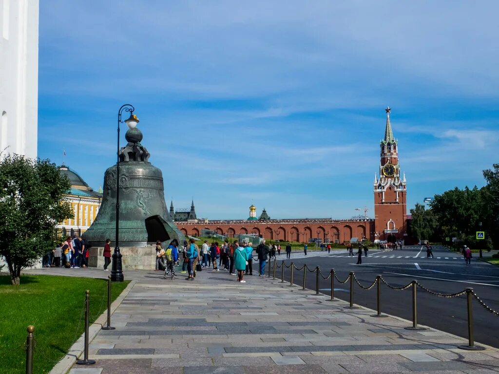 Московский кремль москва ивановская площадь фото. Ивановская площадь Московского Кремля. Ивановская площадь площадь в Кремле Московский Кремль. Иванова площадь в Кремле. Ивановская площадь Московского Кремля фото.