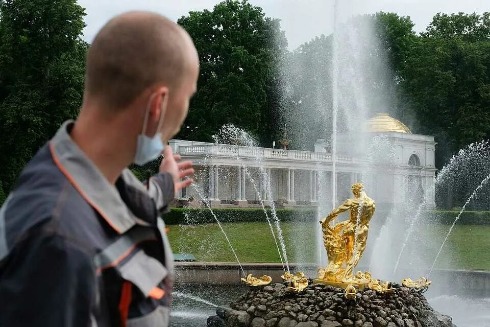 До какого числа фонтаны в петергофе. Петергоф фонтаны 2025. петергоф фонтаны 2025. петергоф 1999 год. старый петергоф фонтаны.