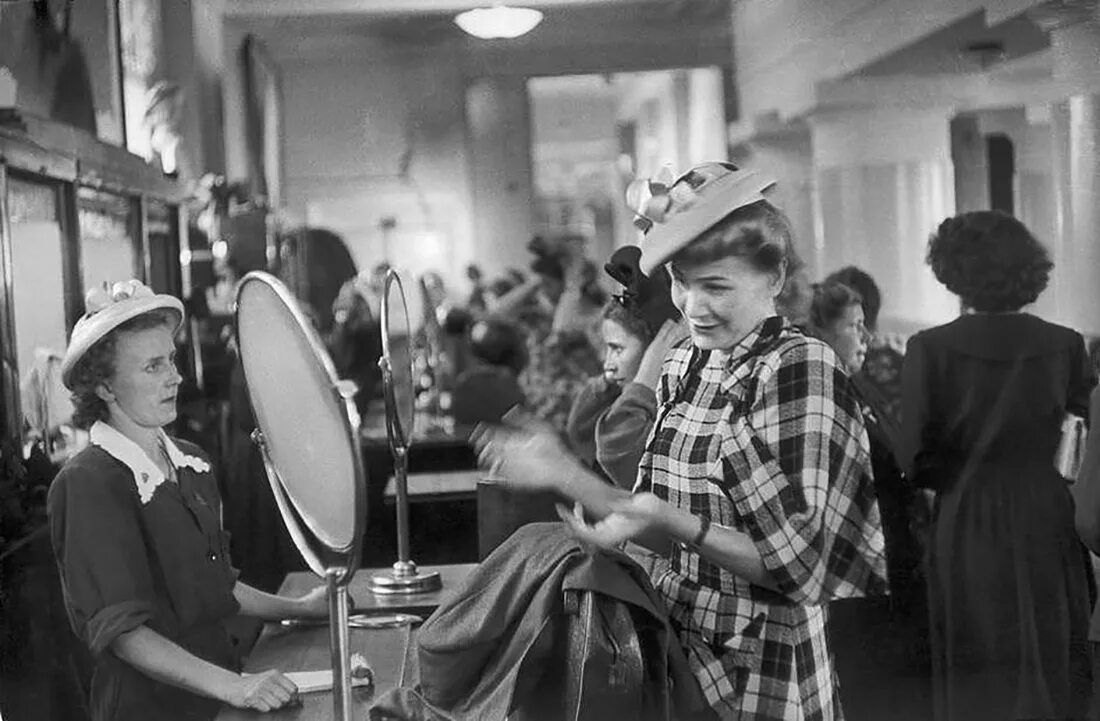 франция 60е. худ 60 годов. советский журналист. худ 60 годов. кадры из фильмов 60-х годов.