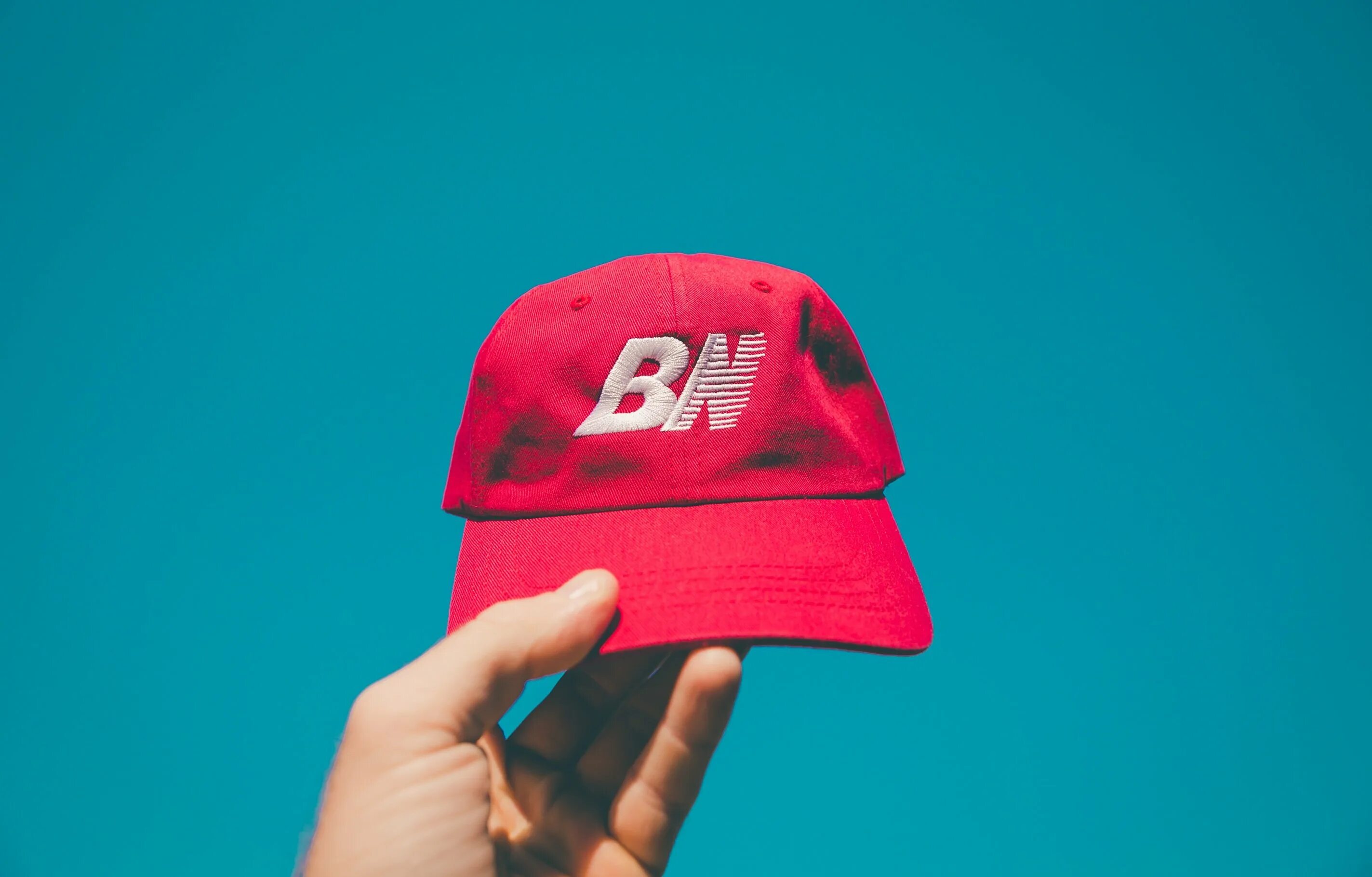 Кепка casual shit. Бейсболка с буквой т. Кепки new era бренд. Бейсболка khaleed home trucker cap. Бейсболка new era 39thirty.