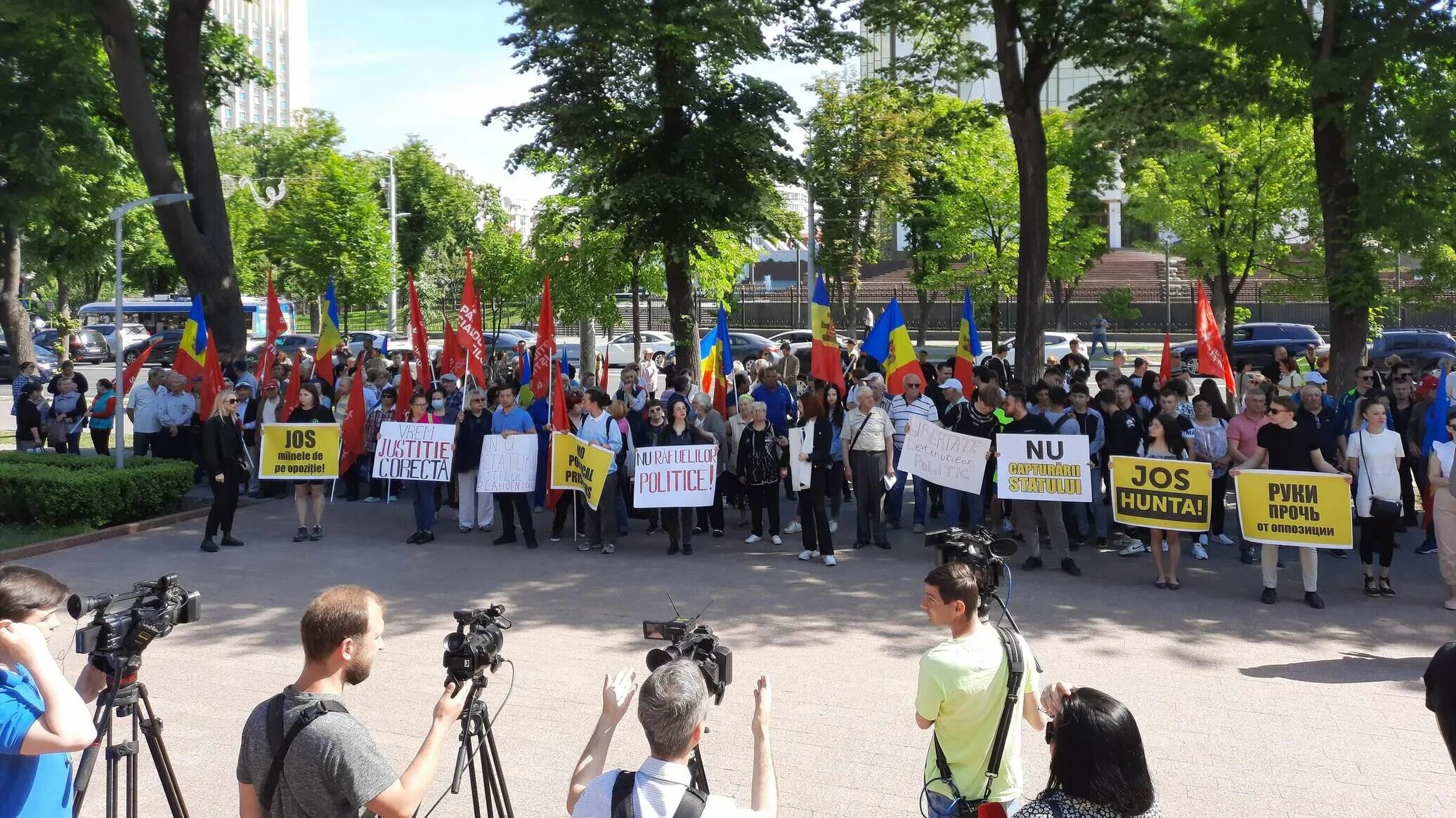 Новости молдовы сегодня за 24. Протесты в Молдавии 2022. Протесты в Молдове сейчас 2022. Протест оппозиции в Кишиневе. Протесты социалистов в Кишиневе.