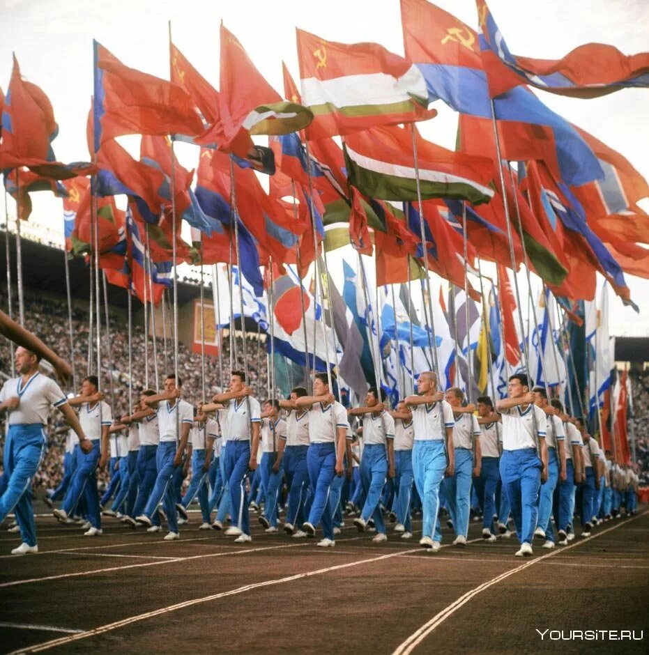 Спортивное общество россия. Парад физкультурников СССР. Парад физкультурников СССР на красной площади. День физкультурника в СССР парад. Парад физкультурников 1956 СССР.