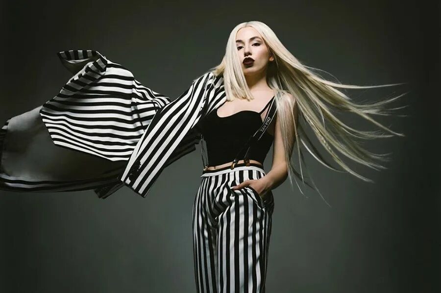 Ava max. Эйва певица. ava max singer. who’s laughing now эйва макс.