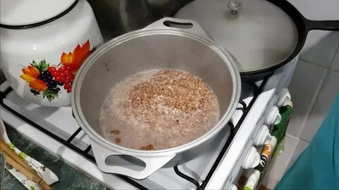 Плита варится каша