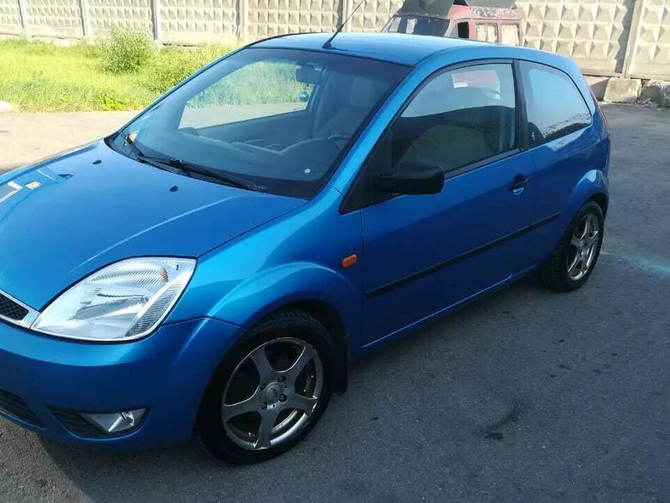 Купить форд 14. Ford Fiesta mk5. Ford Fiesta mk5 1.6. Форд Фиеста мк5 синяя. Ford Fiesta mk5 синяя.