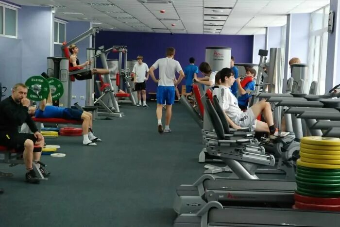 Седанка парк отель владивосток. Бассейн альбатрос фокино. Спортзал чемпион владивосток. Владивосток оздоровительный комплекс. Тренажерный зал чемпион владивосток вгуэс.