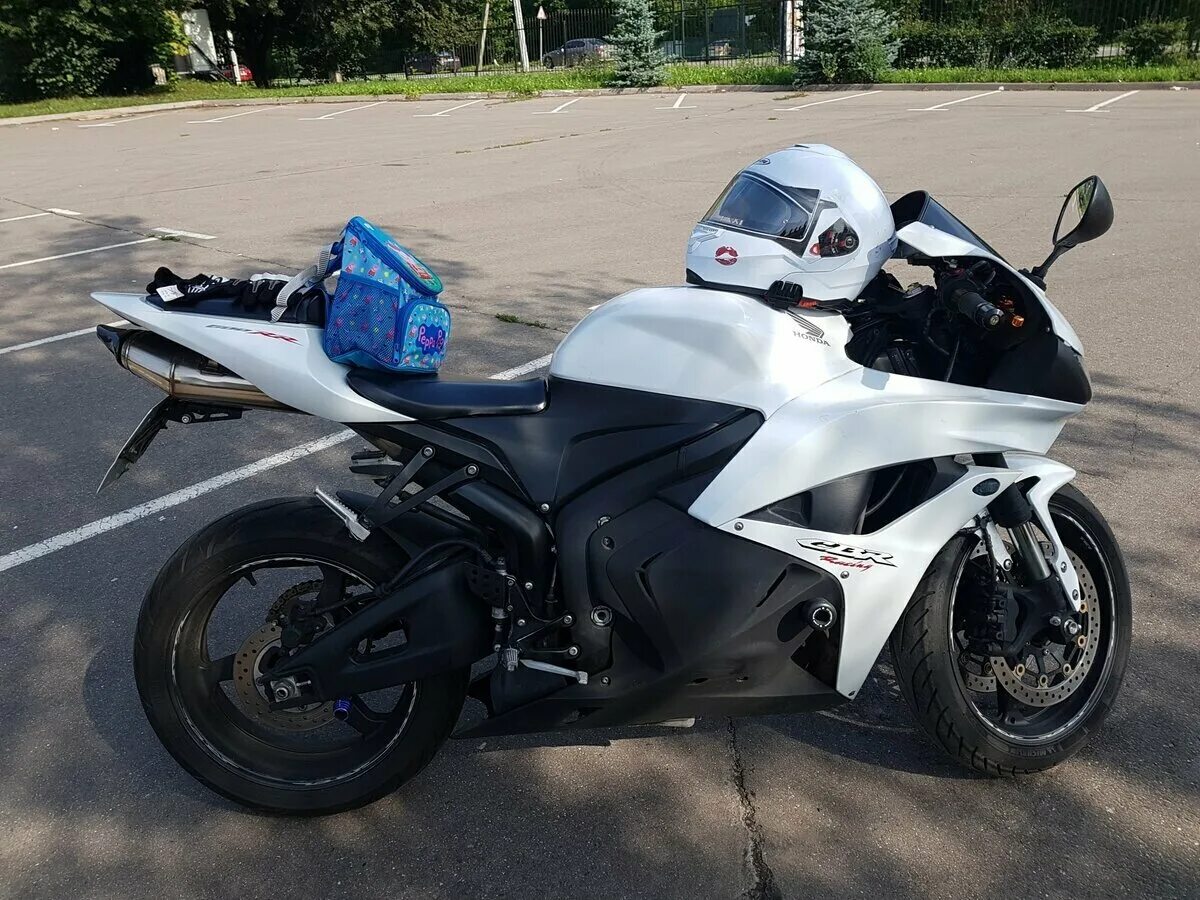 Хонда СБР 600рр. Honda cbr600rr белый. Honda 600rr белая. Honda cbr600rr 2008.