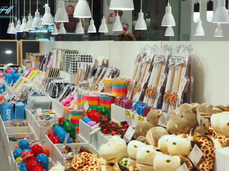 Modi новогодние товары. магазин подарков каталог товаров. уютные предметы декора для. интерьер магазина подарков. магазин необычных подарков.