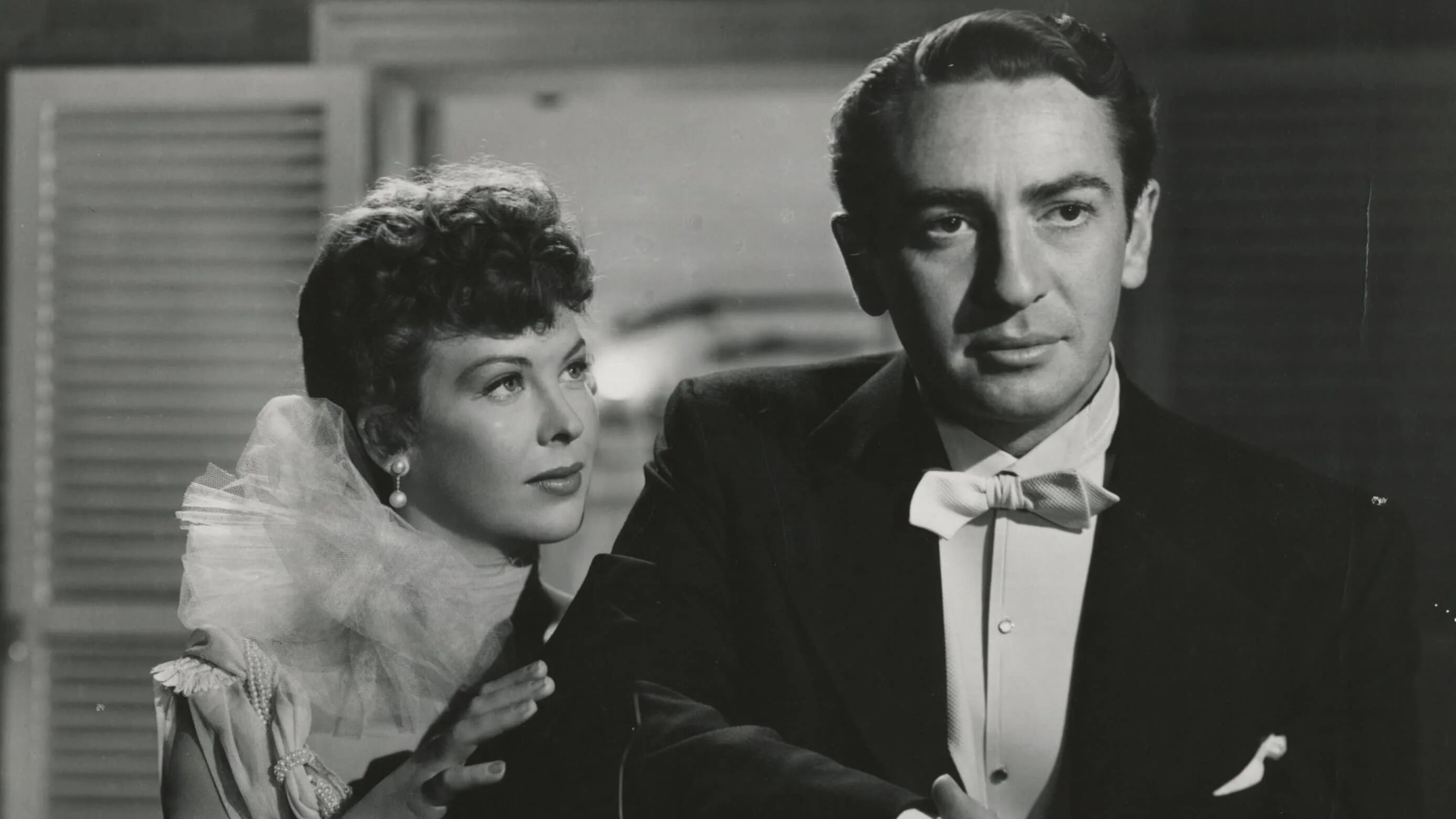 Кружки из макдональдса. Фильм елизавета 2022. Король и рональд макдональд. Макдональд король утра королева дня. Макдоналдс фирменные цвета.