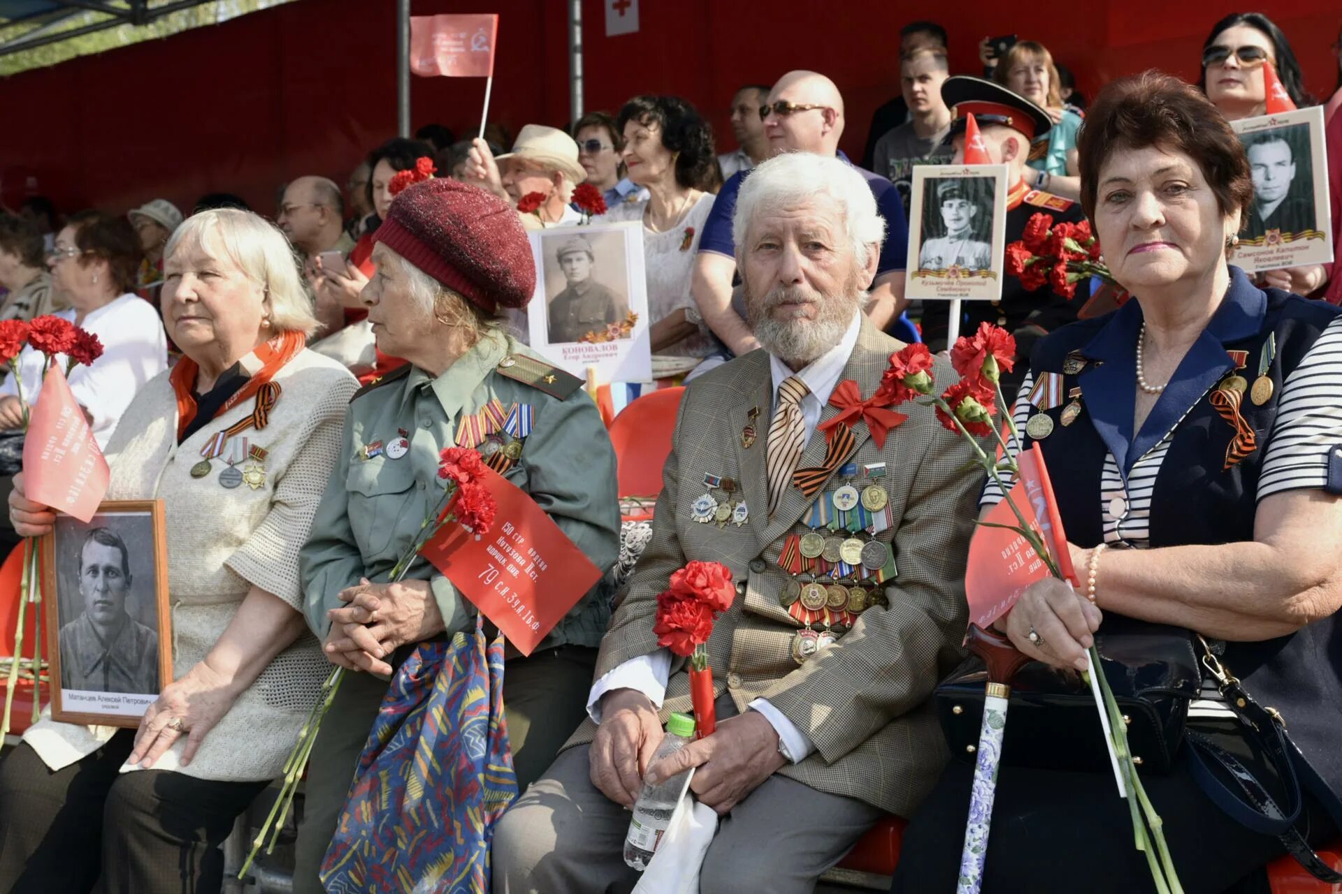 ордена на груди ветерана. мороз ветеран войны иванович. ветераны тюменской. ветераны тюменской. ветераны тюменской.