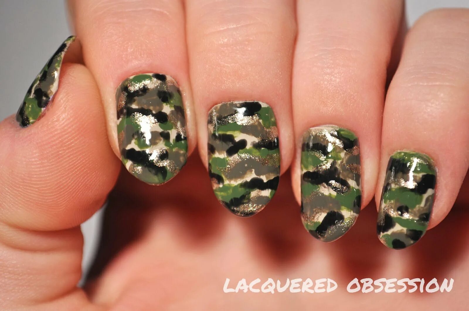 ногти милитари. маникюр в стиле камуфляж. камуфляж ногти маникюр. камуфляж ногти маникюр. военные ногти камуфляж.