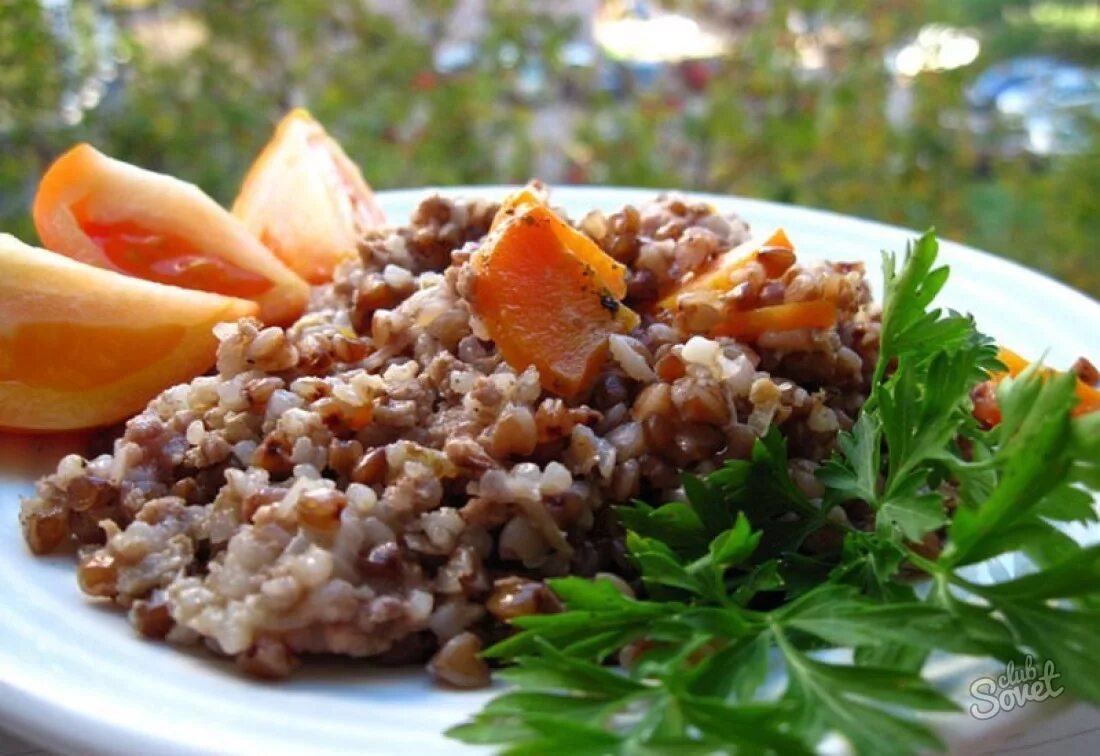 Каша с мясом на воде. Гарниры из круп. Гречка гарнир. Гречневая каша. Гарнир из гречневой каши.