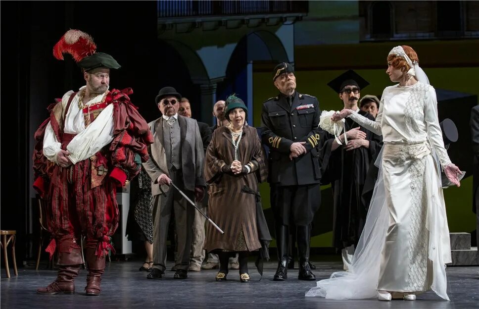 Спектакль укрощение строптивой в театре моссовета. Театр моссовета укрощение строптивой. Укрощение строптивой театр моссовета кончаловский. Укрощение строптивой спектакль моссовета. Укрощение строптивой спектакль кончаловского.