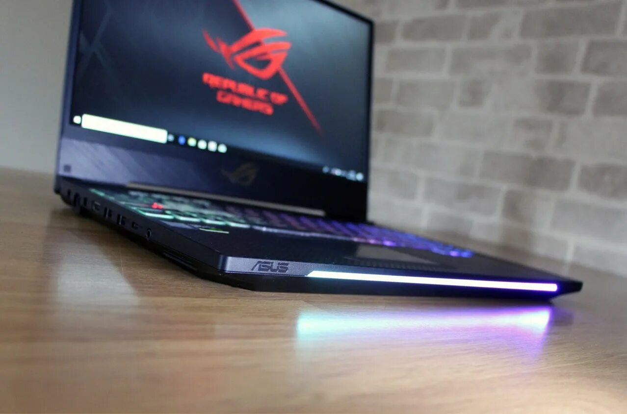 Asus scar купить. Gl704 ASUS. ASUS ROG gl704gw. ASUS ROG Strix scar II. ASUS ROG Strix scar 2 gl704g.