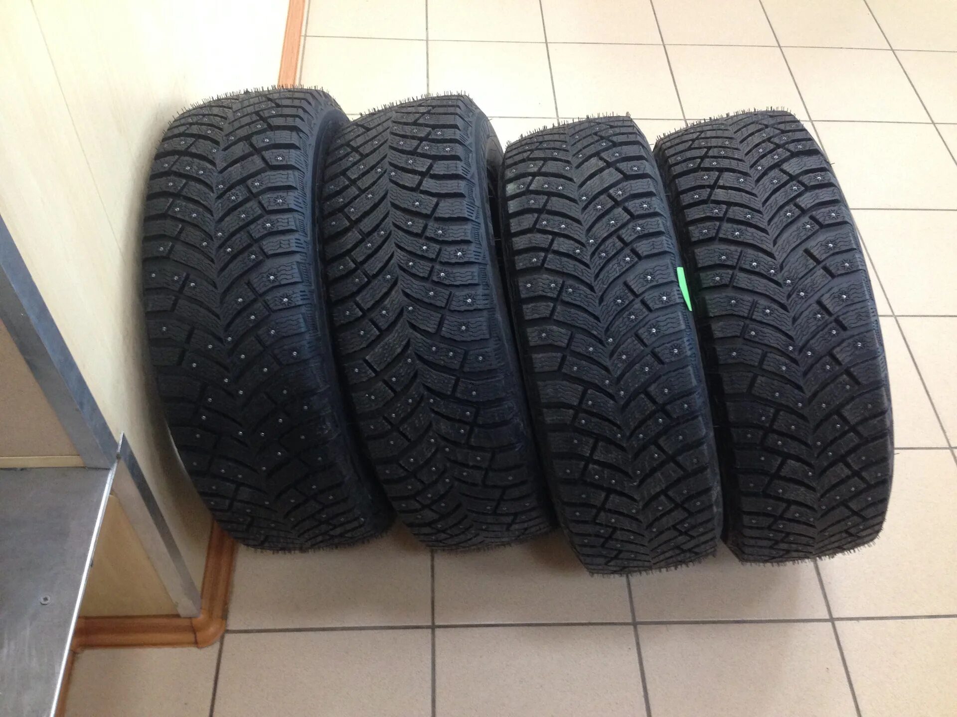 Michelin x ice north 4 цены. Michelin Ice North 4 185/65 15. X Ice North 4. Michelin x-Ice North 4 бу.