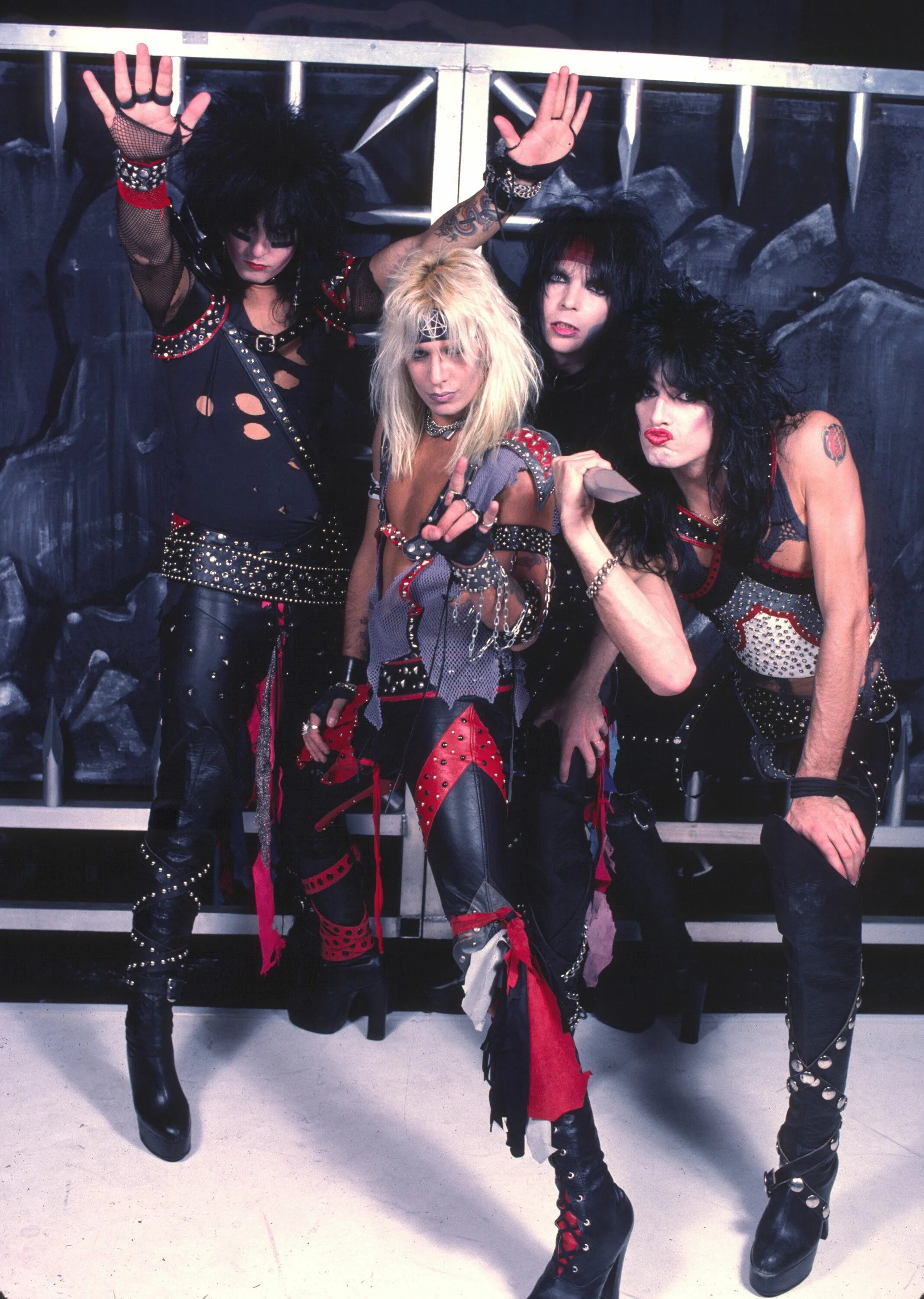 Tommy lee motley crue. Motley crue в молодости. Группа mötley crüe. Motley crue kickstart. Группа mötley crüe.