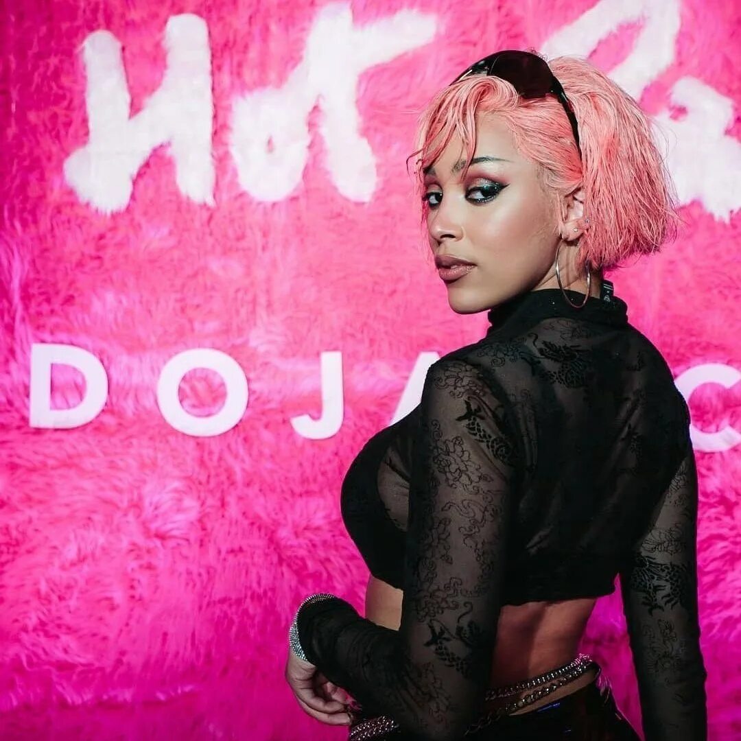 Американская певица Doja Cat. Дожа Кэт. Doja Cat hot Pink обложка.