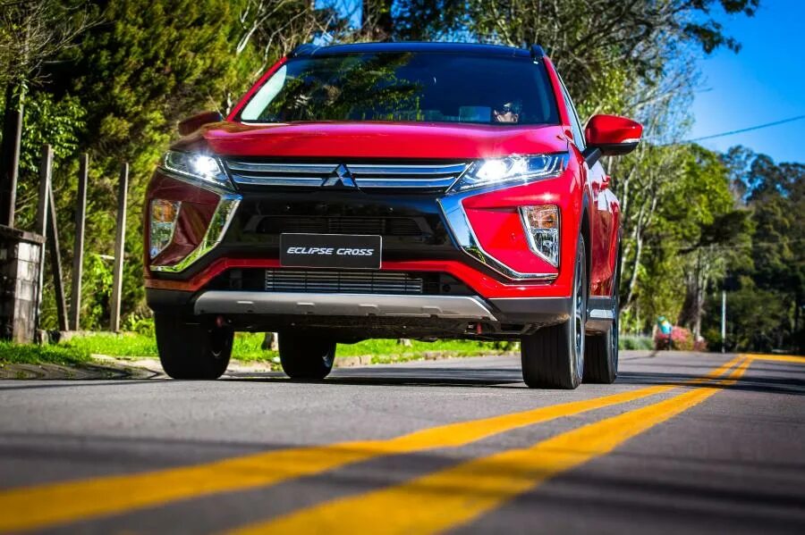 Купить митсубиси 2018. Mitsubishi Eclipse Cross. Эклипс кросс 2018 года. Митсубиси 2018 года. Митсубиси Эклипс кросс 2018 бампер.