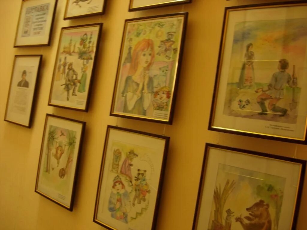 Эскиз выставочной экспозиции. Оформление набросков для выставки. Фотовыставка эскиз. Выставка эскизов. Югра выставка художественная.