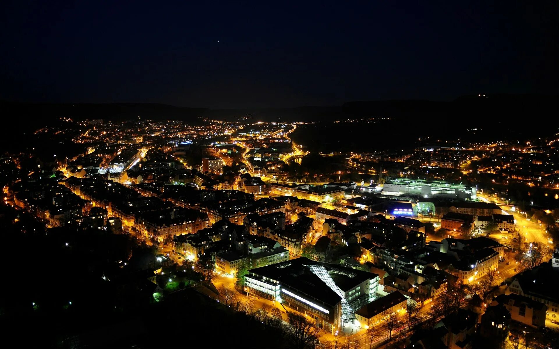 Тбилиси с высоты ночной. Ночной город. Ночной город в Огнях с высоты. Тбилиси с высоты ночью. Ночной выезд