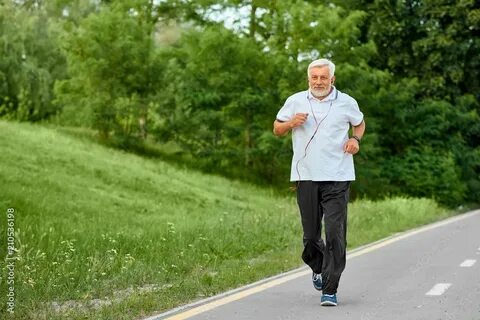 Ходьба мужчины после 60 лет