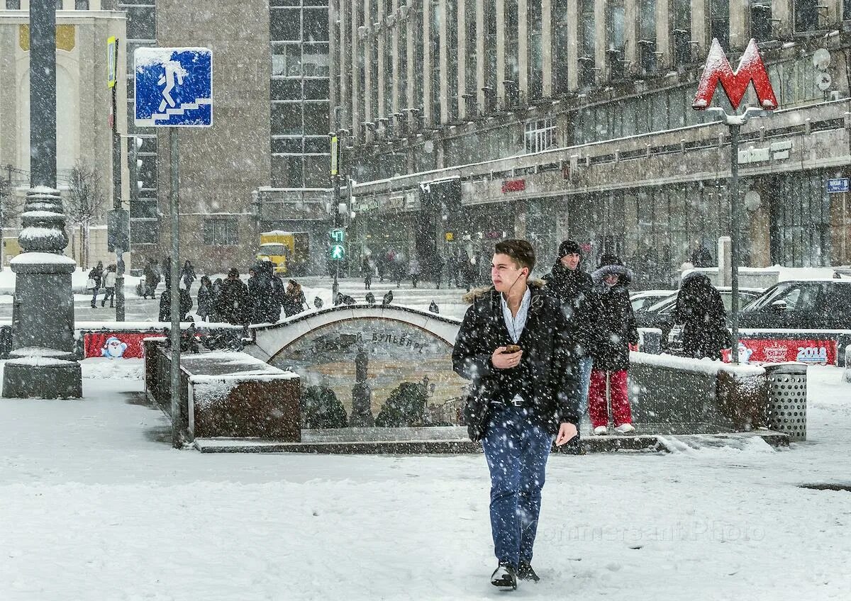 Погода в москвеспгодня. Погода в Москве на сегодня. В Москве есть снег сейчас. Сегодня погода в Москве сегодня. Ветер г москва