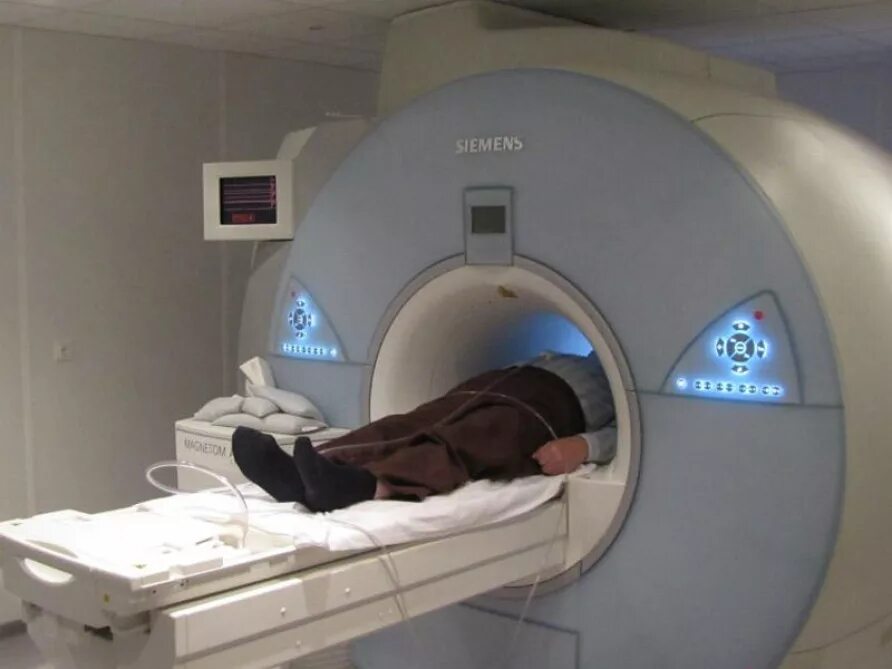 Где можно сделать мрт мозга. Кт головы аппарат. Мрт головного мозга аппарат. Тоннеля томографа. Мрт головного мозга фотоаппарата.