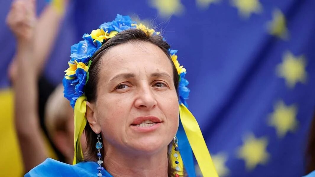 Претендент украины. Украина ЕС. Украинки в Европе фото женщин. Кандидаты в ЕС Wiki. Европейский путь Украины от СНГ К ЕС.
